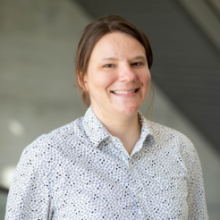 Carolyn Mills Headshot